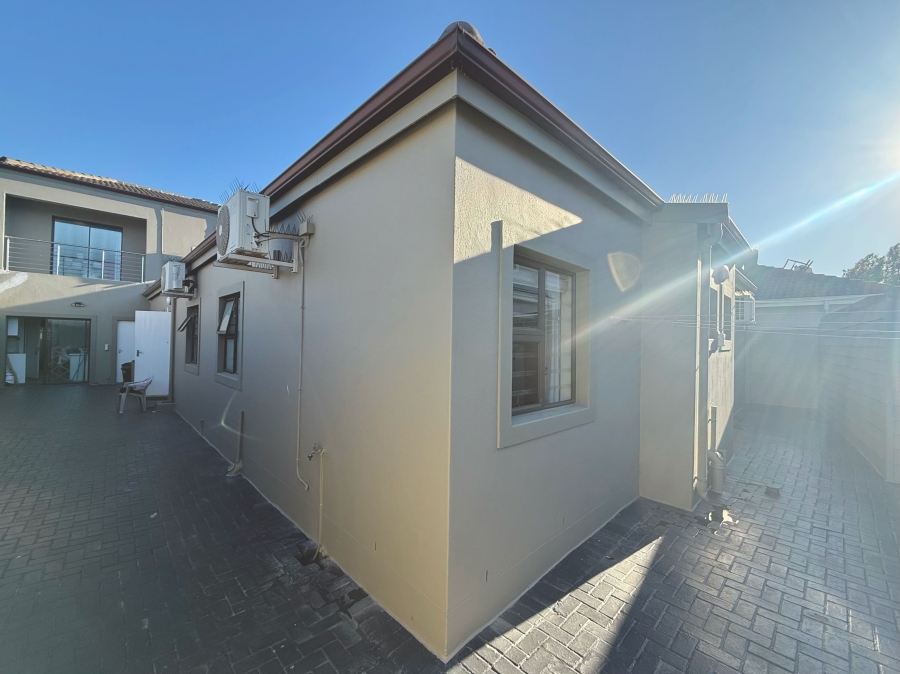 5 Bedroom Property for Sale in Parklands North Western Cape